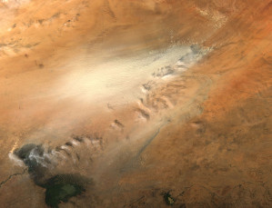 Der wichtigste natürliche Düngerlieferant der Welt: die Bodélé-Niederung im Süden der Sahara