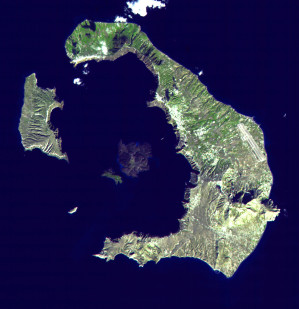 Santorin-Archipel im Mittelmeer: Die Inseln umringen die Caldera eines Supervulkans, der zuletzt etwa 3700 Jahren ausgebrochen ist
