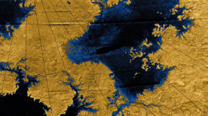 Radaraufnahmen der Cassini-Mission zeigen Flüsse auf dem Nordpol Titans, die in Seen münden.