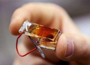 Der Prototyp einer photoelektrischen Solarzelle, die eigenständig Sonnenlicht in speicherbaren Wasserstoff wandelt – mithilfe von Rost noch mit niedrigem Wirkungsgrad, aber sehr günstig herzustellen.