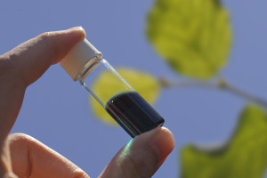Tinte für organische Solarzellen: Neue Zusätze können Wirkungsgrad steigern