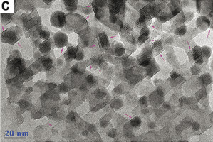 Unter dem Elektronenmikroskop: Perowskit-Kristalle, eingelagert in eine poröse Struktur aus Titandioxid-Partikeln, bilden die Grundlage für neue Solarzellen ohne Silizium. 