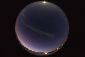 Der nächtliche Himmel in Ny-Ålesund