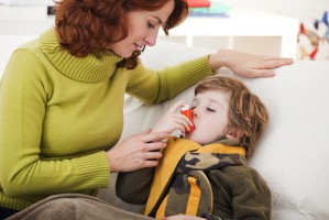 Eine Erkältung ist ein Faktor, der Asthmabeschwerden verstärkt.