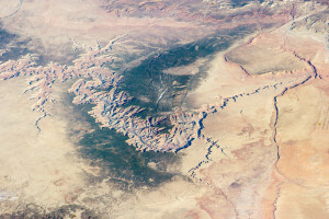 Enorme Erosionsprozesse, die nach einer neuen Hypothese wesentlich zur Verschiebung der Kontinente beigetragen haben, prägen die Landschaft rund um den Grand Canyon. 