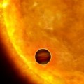 Exoplanet vor einem Stern (künstlerische Darstellung)