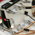 Prototyp der Jenaer Flüssigbatterie, die ohne teure Komponenten Strom speichert.