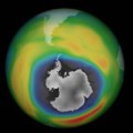 Ozonloch über der Antarktis im Oktober 2015 mit Rekordgröße. Seitdem schrumpft es langsam.  
