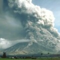 Pyroklastischer Strom am Hang des Vulkans Mayon auf den Phillipinen.