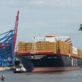 Containerschiff „MSC Zoe“ im Hamburger Hafen