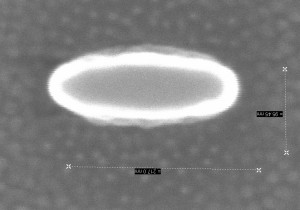 Bild einer typischen MRAM-Zelle mit einem Durchmesser von etwa 200 Nanometern 