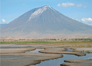 Auch der Vulkan Ol Dinyo Lengai im Norden Tansanias bringt karbonatreiche Gesteine aus dem Erdmantel an die Oberfläche