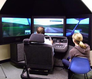 In einem Simulator prüften die Psychologen die Fahrleistung unter verschiedenen Bedingungen 