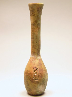 3500 Jahre alter Parfüm-Flakon mit der Aufschrift der Königin Hatschepsut