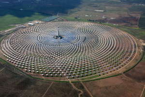 Solarturmkraftwerk in Andalusien (Bauphase Dezember 2010)
