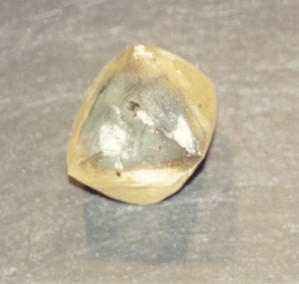 Gelber Naturdiamant