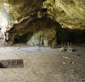 Der Jerimalai-Unterschlupf während der Ausgrabungen