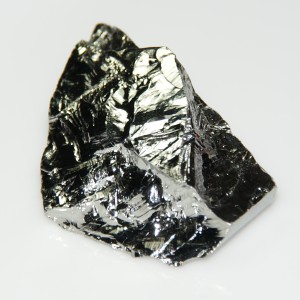 Schillernder Kristall aus dem Halbleiter Germanium