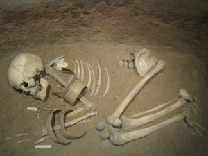 Prähistorisches Skelett aus der Zeit der Jäger und Sammler