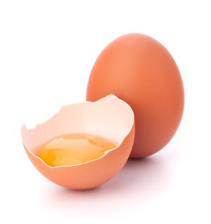 Eidotter enthält große Mengen an Cholesterin.