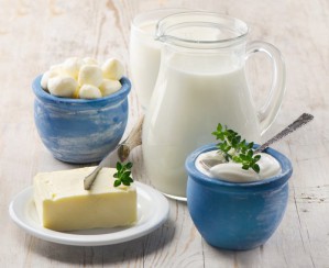 Zumindest für Jugendliche könnte Milch gesünder sein als andere Milchprodukte.