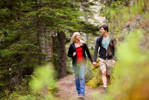 Walking ist gesund – ganz besonders im Wald.