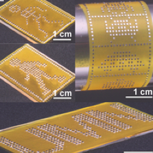 Neue Produktionstechnik: Winzige Chips ordnen sich selbstständig und geordnet auf einer flexiblen Unterlage an
