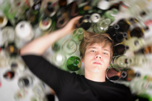 Für manche Jugendliche ist Alkohol verführerisch. 