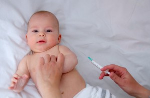 Die Ständige Impfkommission am Robert-Koch-Institut empfiehlt Masernimpfungen ab dem zwölften Lebensmonat.