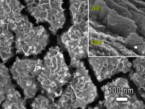 Mikroskopaufnahme der nanoskaligen Wolframoxid-Inseln auf einer Stahloberfläche. 