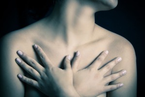 Bakterien im Brustgewebe könnten bei der Krebsentwicklung eine Rolle spielen.