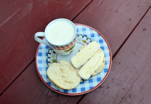 Ausreichend Milch und Käse könnten bei der Regulation des Körpergewichts helfen.