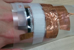 Prototyp eines flexiblen Terahertz-Scanners aus Kohlenstoff-Nanoröhrchen.