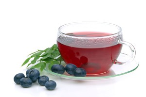Heidelbeeren und schwarzer Tee sind reich an Flavonoiden.