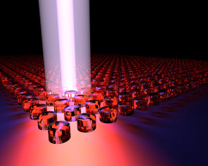 Ein Areal aus symmetrisch angeordneten, zylindrischen Nanoantennen sendet Laserlicht aus.