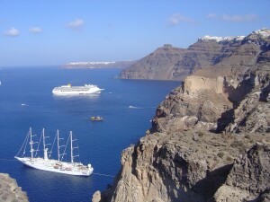 Sinkende Meeresspiegel während vergangener Eiszeiten triggerten Vulkanausbrüche auf der griechischen Inselgruppe von Santorin.