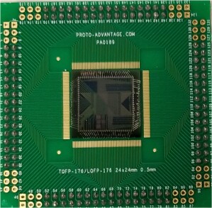 Stabil gegen Strahlung: Prototyp eines Chips mit Transistoren aus Kohlenstoffnanoröhrchen.