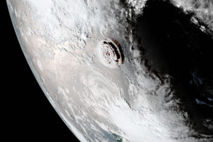 Satelliten fotografierten die Eruptionswolke des Hunga Tonga-Hunga Ha’apai am 15. Januar 2022.