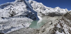 Aus diesem Eisstausee Dig Tsho im Langmoche-Tal, Khumbu Himal, Nepal, stürzten 1985 Wassermassen gen Tal und töteten mehrere Menschen.