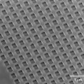 Aus solchen symmetrischen Nanostrukturen könnten in Zukunft ultraschnell Lichtprozessoren aufgebaut werden