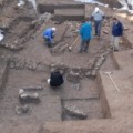 8000 Jahre alt sind diese Überreste eines jungsteinzeitlichen Hauses.