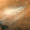 Der wichtigste natürliche Düngerlieferant der Welt: die Bodélé-Niederung im Süden der Sahara