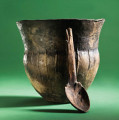 6.000 Jahre alter Kochtopf mit Holzlöffel