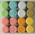 Die Studie der Kölner Mediziner zeigt: Die bunten Ecstasy-Pillchen sind nicht so harmlos, wie sie aussehen.