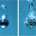 Eine stark wasserabweisende Oberfläche verringert die Blasenbildung in kochendem Wasser (links). Ohne diese Beschichtung entstehen blubbernde Blasen (rechts).