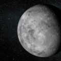 Der neu entdeckte Exoplanet Kepler-37b ist der erste, der kleiner ist als alle Planeten in unserem Sonnensystem. Er könnte aus der Nähe so aussehen wie auf dieser Illustration. Mit einer Oberflächentemperatur von rund 400 Grad Celsius und seiner geringen Masse dürfte er ein atmosphärenfreier Felsplanet sein, so wie Merkur.