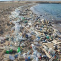Müllberge am ägyptischen Roten Meer in der Nähe von Safaga