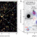 Links im Bild ist die Galaxie HXMM01 als hellstes Objekt zu sehen. Rechts zeigt sich bei maximaler Auflösung, dass hinter den beiden dunklen Galaxien im Vordergrund die beiden Galaxien X01N und X01S beginnen, miteinander zu verschmelzen.
