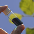 Tinte für organische Solarzellen: Neue Zusätze können Wirkungsgrad steigern