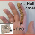 Flexibler Magnetfeldsensor auf einem Finger - Hall-Sonde aus Plastikfolienmit hauchdünnen Bismut-Schichten